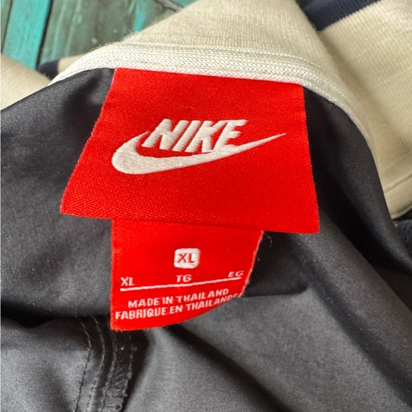 Nike Sportswear Cropped Track Jacket Size XL Activewear Sporty - Picture 14 of 15